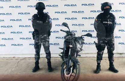 Abandonaron una motocicleta para no ser detenidos