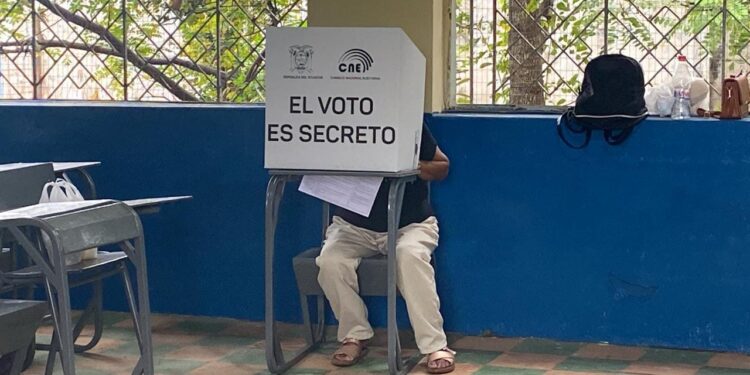21 detenidos por boletas de captura durante la consulta popular