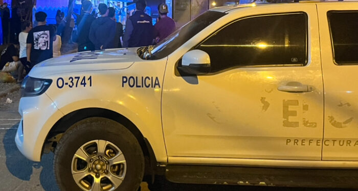 Extorsionadores dispararon contra la puerta de una centro comercial