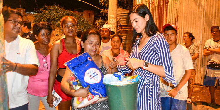 Alcalde Darío Macas envió ayuda humanitaria a 8 familias afectadas por incendio en Puerto Bolívar