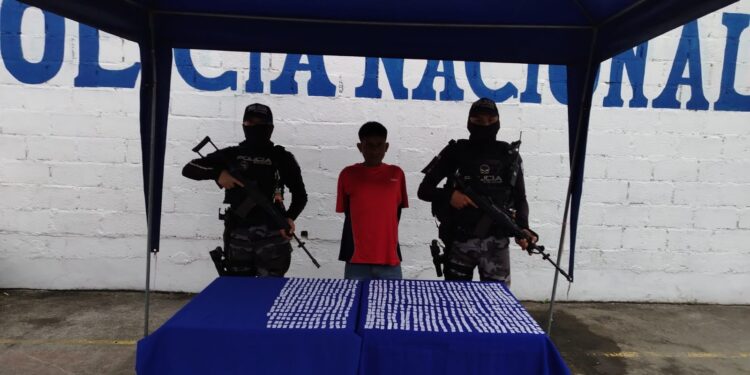Aprehendido con 694 sobres de sustancias ilícitas