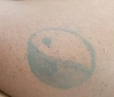Tatuajes podrían ayudar a identificar al asesinado en un comedor