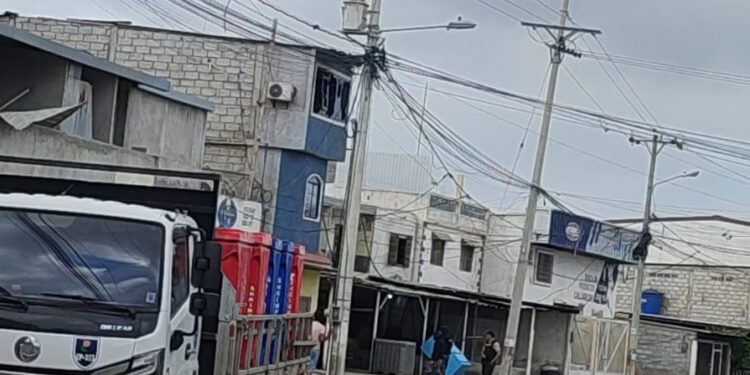 Encapuchados volvieron a atacar un muelle