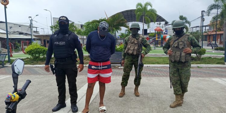 En operativo policial detuvieron a sujeto con una moto robada