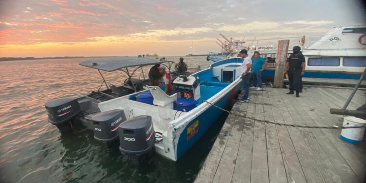 Intentaron sobornar con 2.000 dólares a personal de la Armada del Ecuador