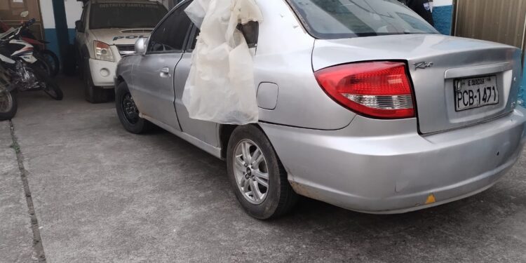 Llevó un carro robado a la casa de su madre