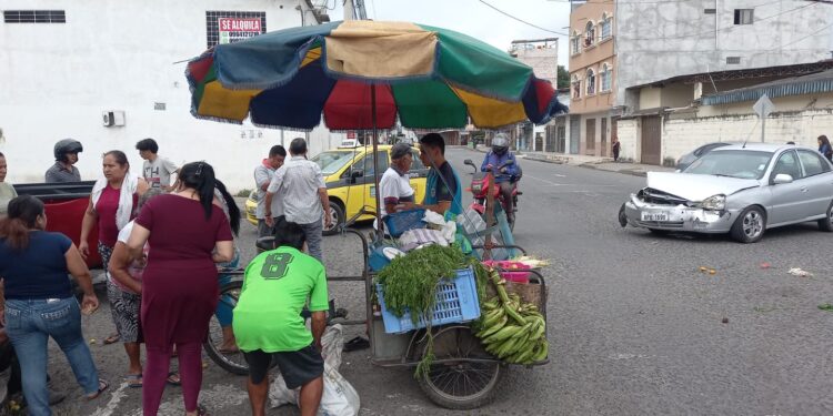 Adulto mayor empujaba su triciclo con verduras cuando fue atropellado