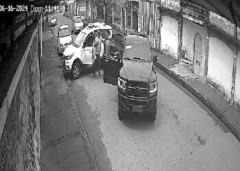 Tres sujetos armados secuestraron un policía
