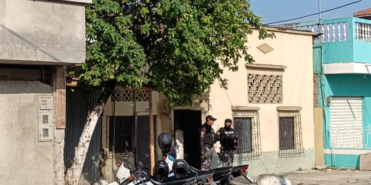Mujer habría sido asesinada en una vivienda