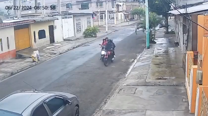 Cámara captó un asalto perpetrado por sujetos armados