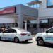 Sujeto que fue apuñalado corrió a una casa para pedir ayuda