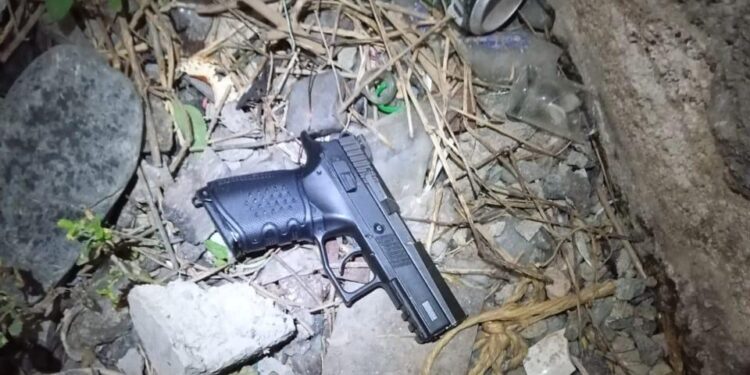 Abandonaron arma de fuego
