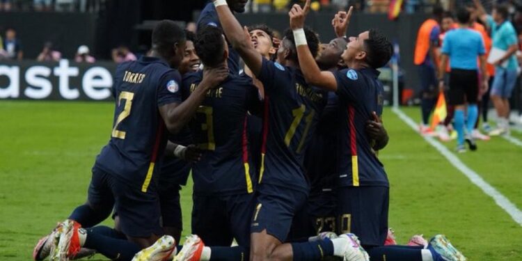 Ecuador sufre pero obtiene su primer triunfo en la Copa América