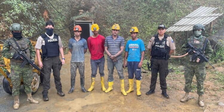 Rescatan cuatro mineros que permanecían secuestrados en Camilo Ponce Enríquez