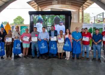Gobierno Nacional fortalece capacidades de agricultores orenses en la lucha contra el FOC R4T