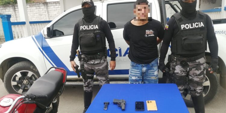 Tras una persecución sujeto que habría estado armado fue detenido