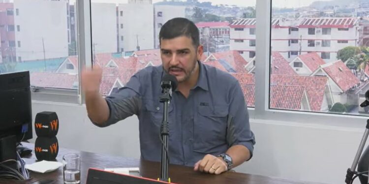 Gobierno denuncia a alcalde de Guayaquil y familia
