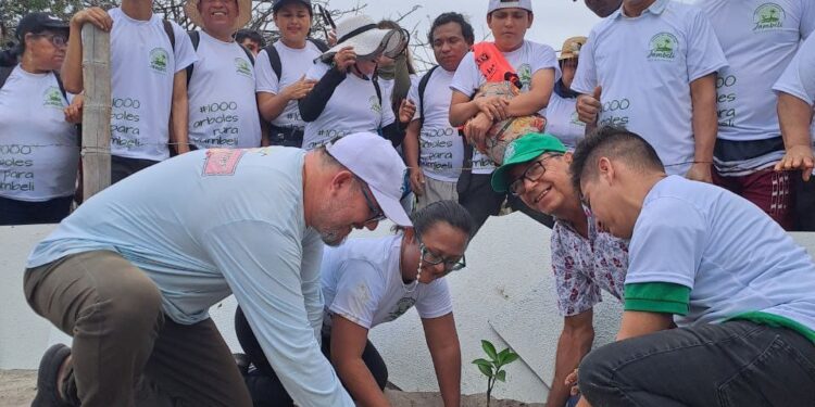 Proyecto Jambelí: Isla Sustentable cumple meta de 1000 árboles sembrados