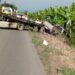 Accidente al perder una pista una camioneta