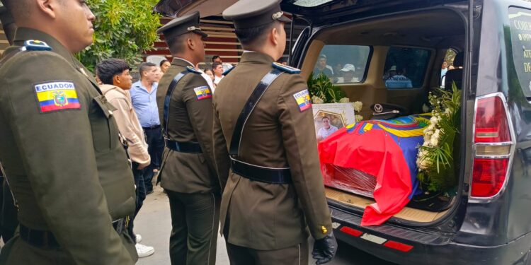 Le dieron el último adiós a policía asesinado en Huaquillas