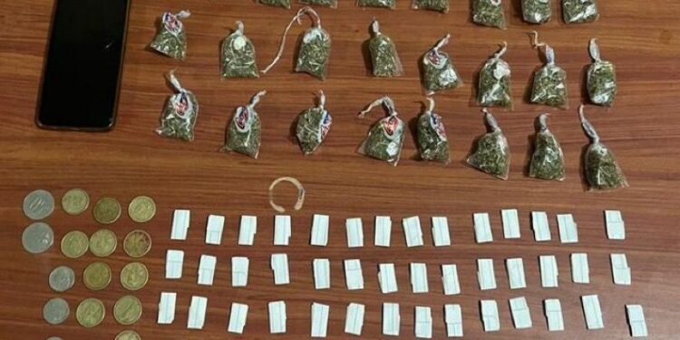 Detenidos mientras expendían sustancias ilícitas en Bajo Alto