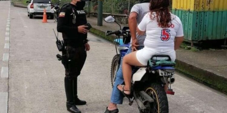 El sábado comienzan operativos por prohibición de dos pasajeros en una motocicleta