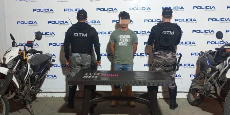 Sospechoso de expendio detenido portando sobres y funditas con sustancias ilícitas