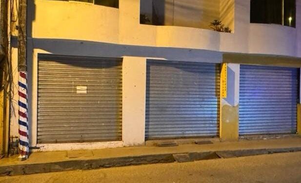 Dos locales comerciales fueron atacados por delincuentes