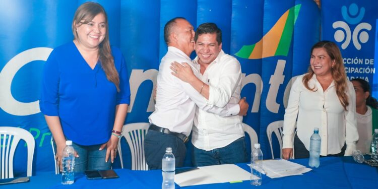 Prefectura y Municipio firman convenio para atender 23 barrios de Machala