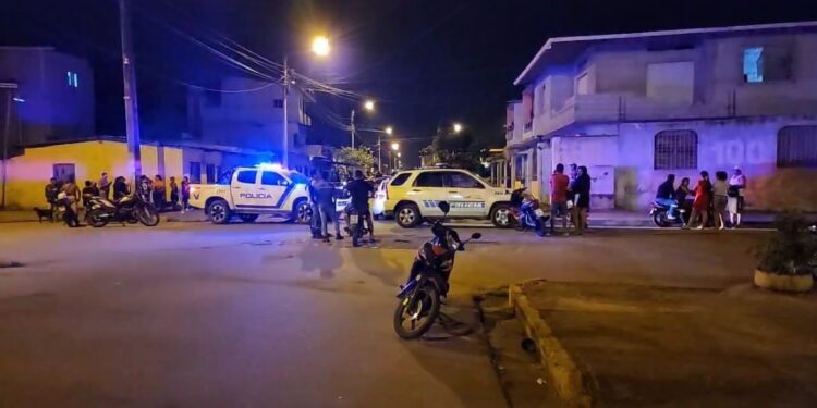 Asesinado afuera de una casa