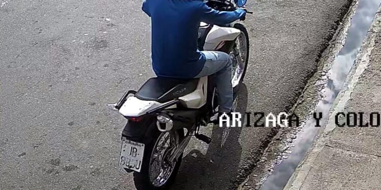 Delincuente detenido en la motocicleta con la que perpetró un asalto