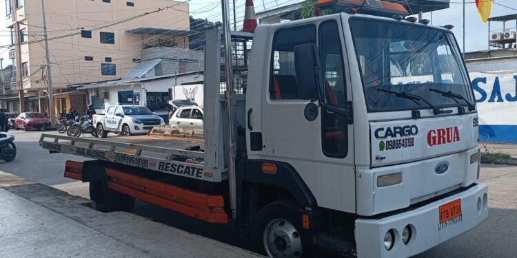 Detenido con una grúa reportada como robada