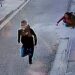 Delincuente golpeó a una mujer por robarle