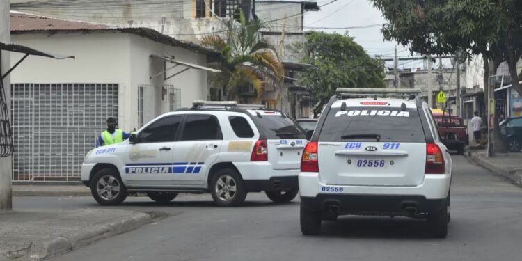 Dos de tres adolescentes resultaron heridos al intentar asaltar a un policía