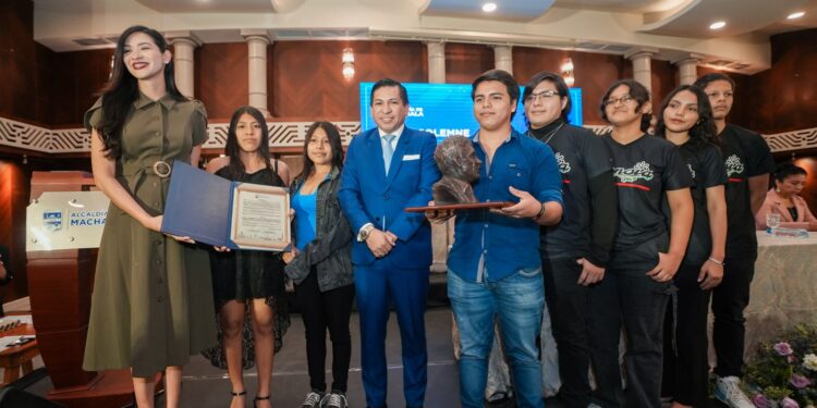 Organización de jóvenes EUNOIA, ganador del premio Manuel Isaac Encalada Mora 2024