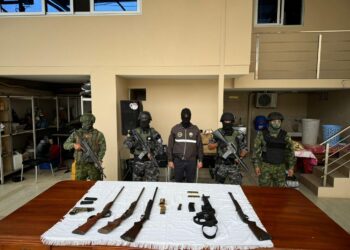 En Shumiral dos detenidos con armas de fuego y municiones