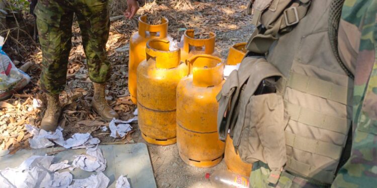 Encontraron 10 tanques de gas abandonados en el límite internacional