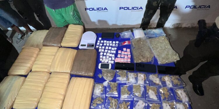 Dos de cinco detenidos con sustancias ilícitas recibieron prisión preventiva