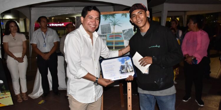 Con éxito se desarrolló concurso de pintura del paisaje urbano y natural de Machala