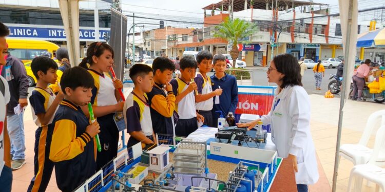 Aguas Machala EP presente en la expoferia «Prevención de Riesgos y Desastres» en el Parque Colón