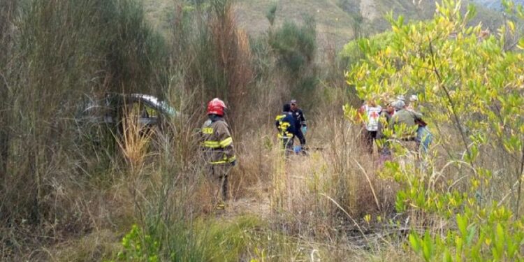 Niño de 10 años murió al caer un carro a una pendiente de 100 metros
