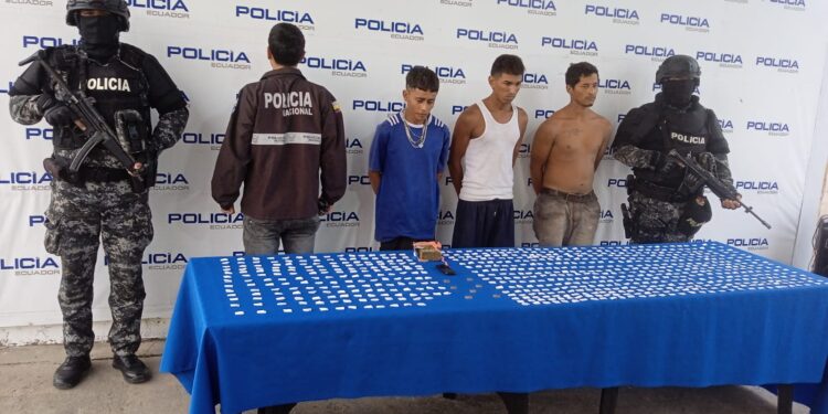 Tres detenidos con droga en operativo policial en Machala y Puerto Bolívar