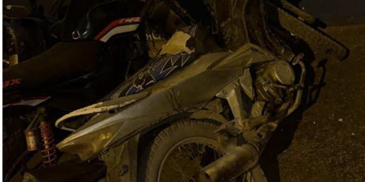 Moto robada es recuperada tras persecución policial