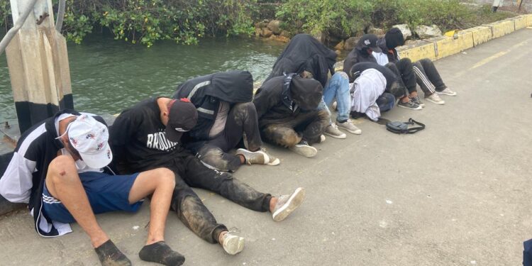 Armada del Ecuador aprehende a presuntos asaltantes de embarcaciones pesqueras en Posorja