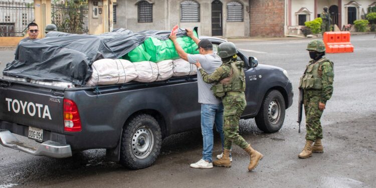 Gobernador Jimmy Blacio lidera operativos de control de armas y explosivos en El Oro