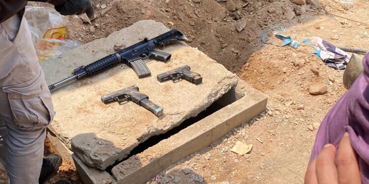 En la casa donde detuvieron a cuatro implicados en asesinato encontraron armas enterradas