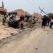Dos heridos al volcarse una camioneta tras impacto contra un poste