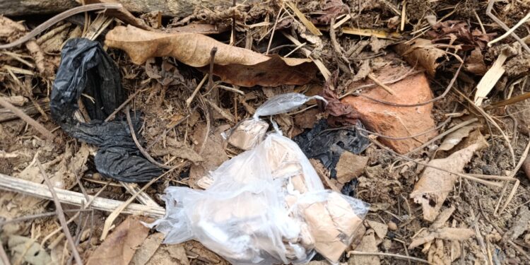 Militares encontraron sustancias ilícitas abandonada en medio de un terreno baldio
