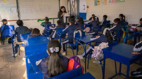 Por apagones clases empezarán una hora más tarde en escuelas y colegios fiscales