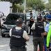 Dos policías detenidos por pedir 800 dólares a una mujer para devolverle su carro